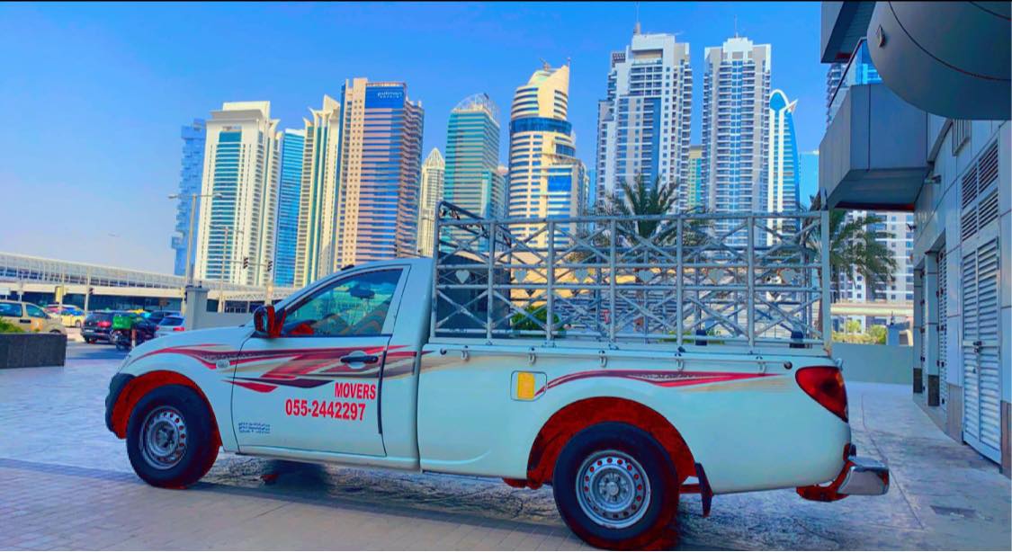 Loading and unloading moving truck Dubai